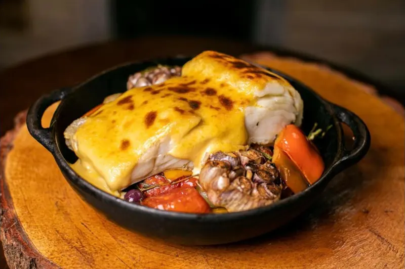 Bacalhau gratinado com creme de amêndoas da Famiglia Fadanelli