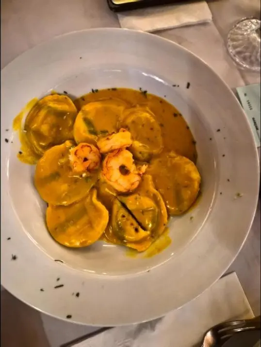 Sorrentini de abóbora com camarões grelhados